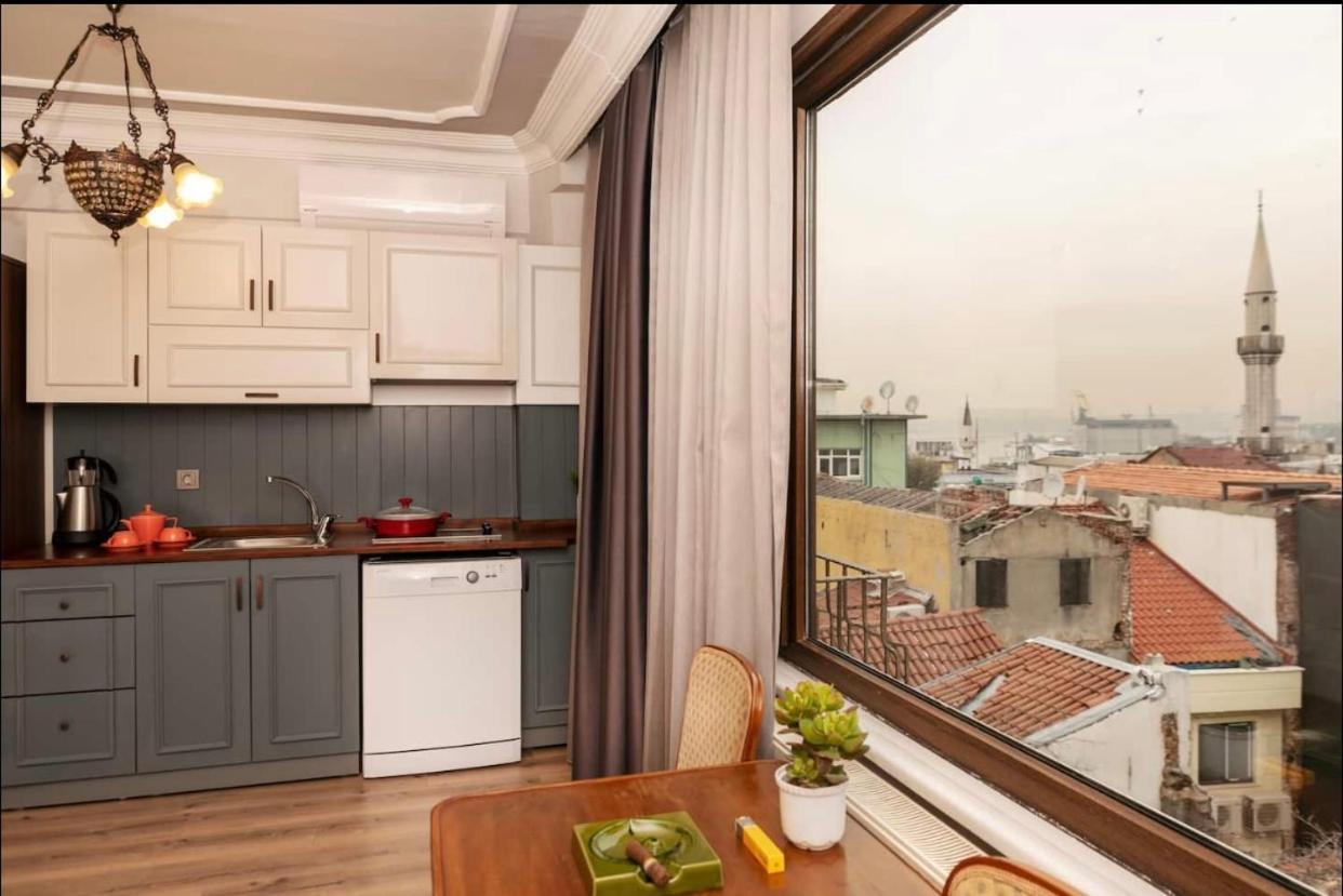 Nil Home's * Istambul